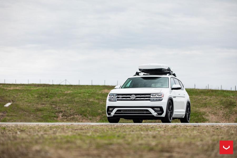  Volkswagen Atlas R-Line on Vossen Wheels (CV10) 2019 года  (фото 25 из 53)